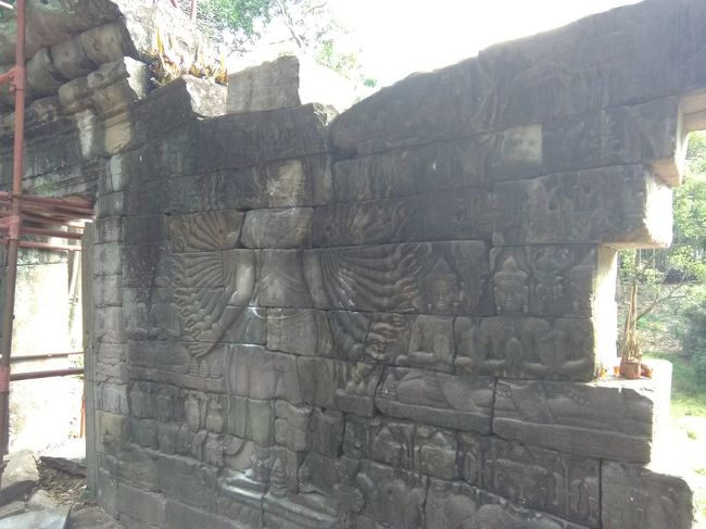 バンテアイチュマル遺跡のレリーフがある、観音像の浮き彫りにて有名なんです。