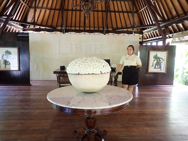 イバのシンボル<br />毎日スタッフがフランジパニを差し替えていました。