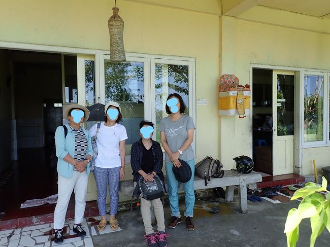 アルマカフェからブラットワンギへやってきました。わざわざイバのシャトルを呼ぶのも、悪いかなとちょっと遠慮して、白タク交渉。10万ルピアというドライバーに6万まで下げて乗ったのに、車の中でひつこく7万と言い続ける。エアコンは効かないし　ぼろい車なのに・・・まあ5人だし　降りる時に少しだけチップつけて渡した。<br />ウブドはこれが面倒くさい。