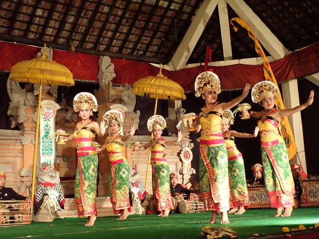 大好きなスマララティ。火曜日にウブドに滞在していないと見れないので<br />今回は久しぶりで楽しみにしていました。