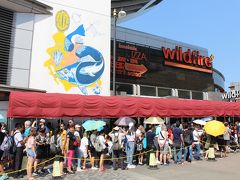 ようやくピークに到着。

ってん、なんだこの大行列は。
みんなさらに上へと登りたいみたいですね。