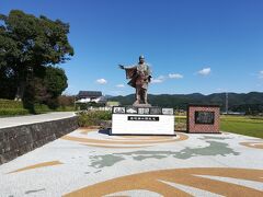 岩崎弥太郎の生家の前。
日本地図が書いてある。
それにしても道が狭い！
あんまり観光客来ないのかしら？