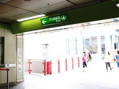 Siam駅で下車して4番出口を左手に進む。