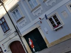 　ハイドンハウス
　朝早いのでまだオープンしてません。ハイドンが1766年から1778年に住んだそうです。