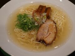 あっさりスープに、
海老出汁が効いています。