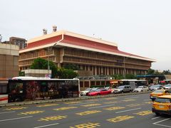 ウトウトしていると、あっという間に台北駅に到着しました。
これから最後の晩餐です。
台南や高雄の駅と違い、台北駅は出口がたくさんあって迷子になりそうです。