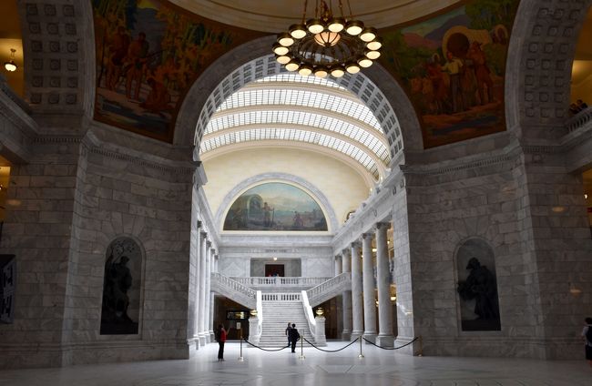 建物の中は静かでひんやりとしています。<br />