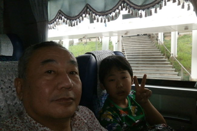 観光客は地下鉄利用が殆どですね<br /><br />バス空いていて快適渋滞もなし、バスにして正解かも？<br />