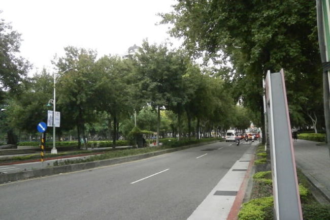 街風景<br /><br />バイクが多い　台湾というのもに来た～という感じですね