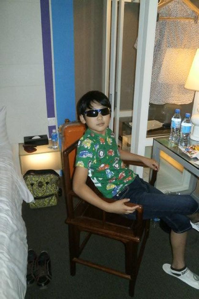 散歩から帰ってきてホテルチェックイン済ませ<br /><br />一休みです<br /><br />今回のホテル森林北路内　台湾料理で有名な青葉の前