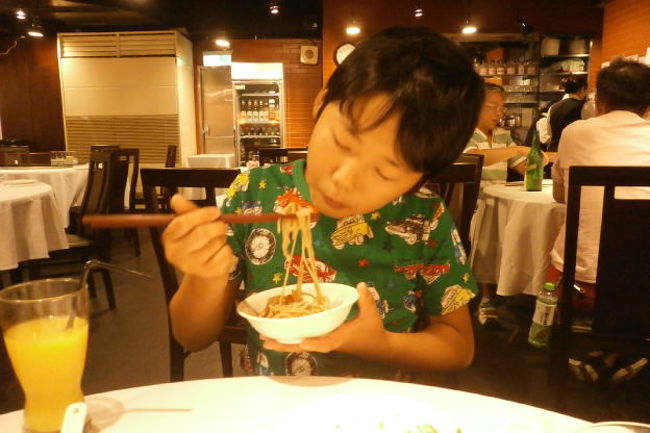 孫は、やきそば<br /><br />台湾の焼きそばは、麺が伸びたような触感なんですけど<br /><br />美味しくて、いつも注文して食べてます