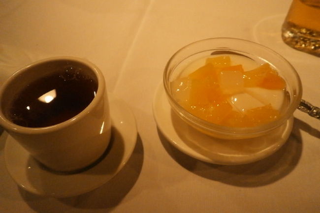 いつもは、黄な粉がかかった<br /><br />おもちのようなものいただけるのに<br /><br />杏仁豆腐いただきました<br /><br />この後、孫が覚えたての中国語でマイダンと言って<br /><br />通じて喜んでいました