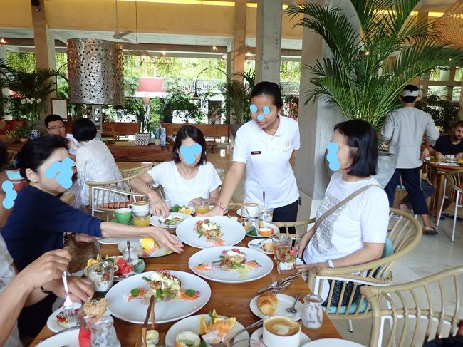 次から次へと運ばれてきます。