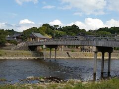 浅野川にかかる梅ノ橋。渋さが魅力です。