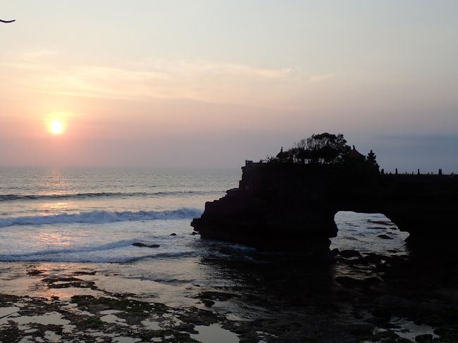 夕日も見れました。良かった～。ランプヤン寺院もタナロット寺院も、来たかいがありました。感謝！！このまま見ていたかったけれど、帰りの渋滞を考えると、少し早くタナロットを後にすることにしました。