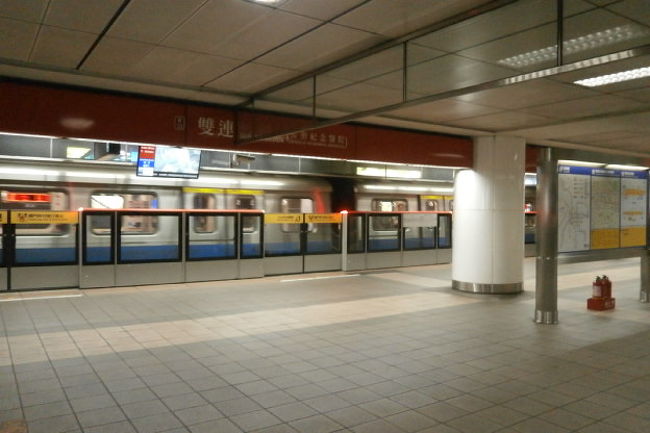 地下鉄中山駅<br /><br />今日は温泉に行こうと北投温泉へ<br /><br />以前日本の台湾観光協会でいただいた悠々カードを使って<br /><br />行きます<br /><br />