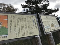 ８時１７分、日本三大峠の一つ、雁坂峠(2082ｍ)に着きました。
ちなみにあとの二つは、南アルプスの三伏峠(2580ｍ)と北アルプスの針ノ木峠(2541ｍ)です。
三伏峠は2018年中に行きたかったのですが、天候に恵まれず断念。今年(2019年)こそはなにがなんでも越えるつもりです。
針ノ木峠は来年以降かな。