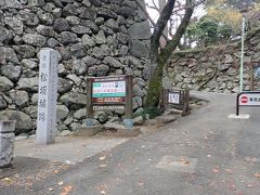 松坂城跡の表門側から入ります。