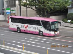 このバスは、ＷＩＬＬＥＲ　ＥＸＰＲＥＳＳの
3列・ニュープレミアムシート

その特徴
・電動ゆりかご　リクライニング　最大傾斜146度
・シート幅　座面50cm　肘あり61cm
・ナイトカーテン

日本中の高速バスを乗りましたが、なかなか快適シートです。

