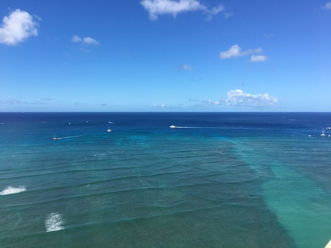 ラナイから見える海<br /><br />ずーと見てても飽きない。