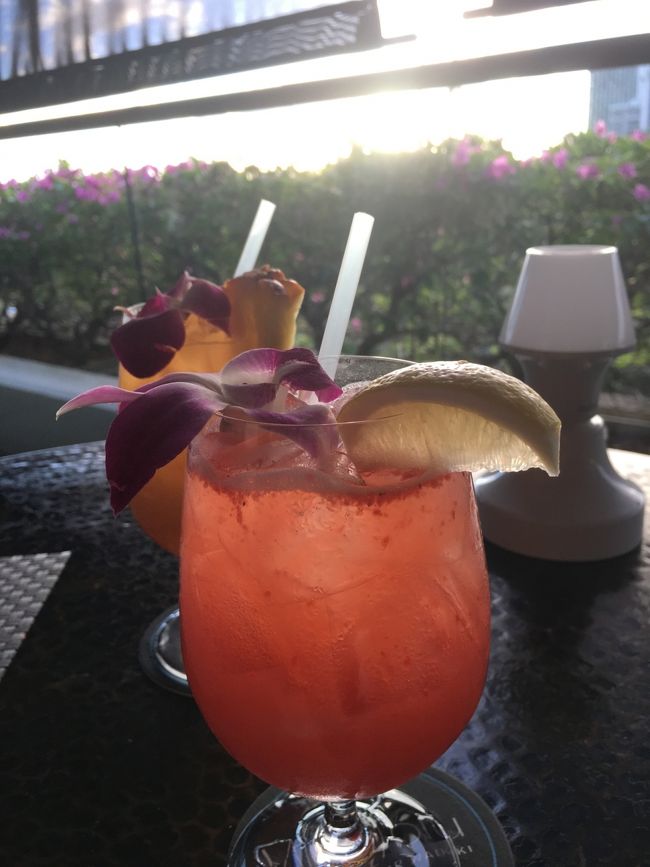 お昼間から 呑んでいたので、こちらはノンアルコールのカクテル。<br />イチゴがベース