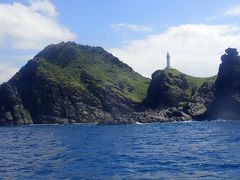御神崎（おがんざき）灯台を見ながらさらに北上します。
海上から御神崎を見る機会はなかなかないので貴重です。