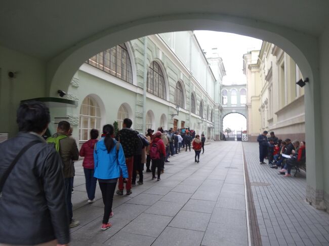 え、予約者こんないるの？<br />正面のが空いてるじゃないか<br />