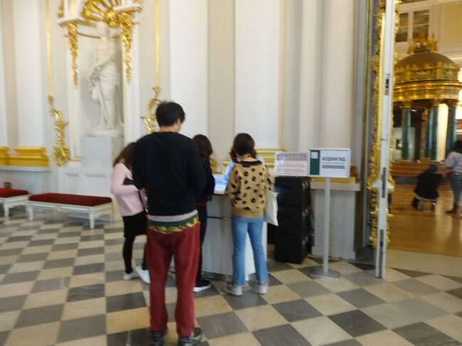 ティツアーノすごい。大使の階段上った2階にもオーディオガイドカウンターあり。ワクワクするけど焦るな焦るな。今日はザッだしな