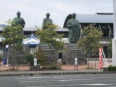 高知城に向かう前に高知駅に寄り道。

坂本龍馬記念館から約30分。