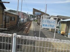 平地に降りて、志度寺を目指す。
ここは、琴電志度駅のホーム。終着駅（始発駅）だが、ホームは一つ。