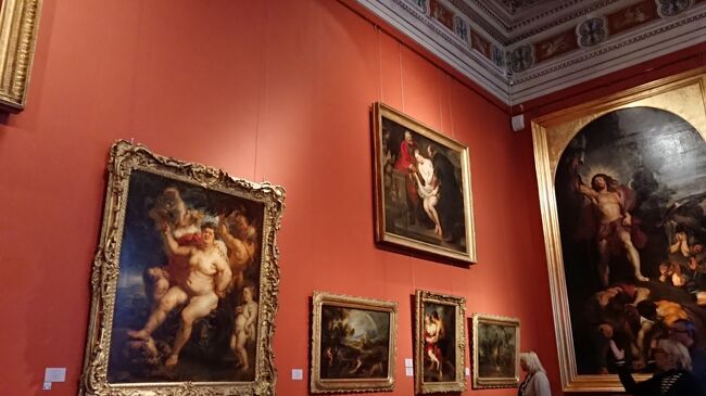 11:32　ルーベンス部屋空気が違う<br />めちゃテンション上がる<br />最高峰の傑作が部屋にずらりと数が多くて上下にも展示<br />見慣れない光景