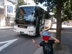  高岡駅前に到着しました。ほとんどの人が下車しました。