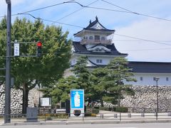 徒歩２分ほどで富山城に到着しました。ただし天守閣は鉄筋コンクリート造の模擬天守で、富山市郷土博物館になっています。
