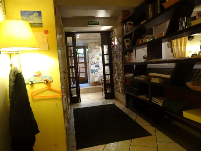 14:00　1階と3階、2階は半分をざっとみて後は明日冬宮みましょ<br />美術館を後にします。<br />メニューがグヤーシュだったのでまた昨日と同じＴｅｐｌｏに来てみましたｗ<br />入場したのとは逆の川側の門から出てバスに乗って来ました