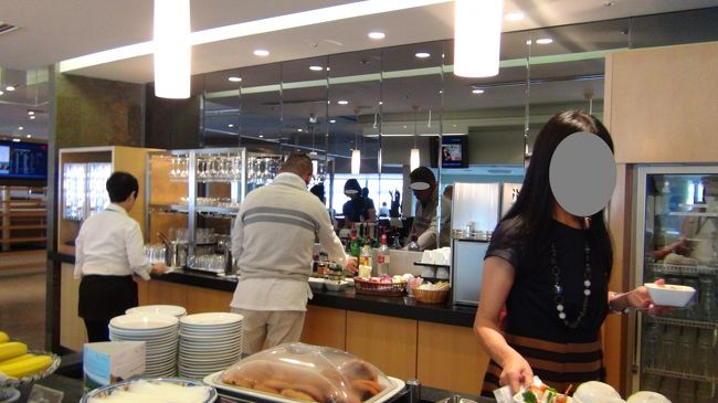 成田空港から出発です。<br />ガルーダはスタアラでないので、デルタ航空のスカイクラブラウンジを利用します。いつものＡＮＡのスイートラウンジと違い、少しさびしいスタートとなりましたが･･･