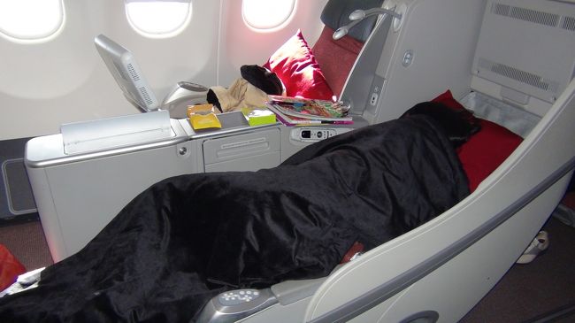 フルフラットに比べて、わずかに傾斜があるものの、な～んの文句もありません。