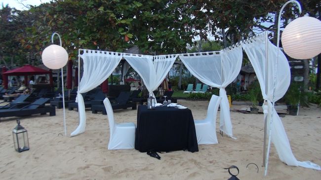 ビーチでの夕食を一度試してみたいものです。