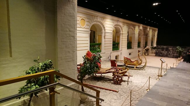 1741年、ロシア皇帝エリザヴェータ（エリザヴェータ・ペトロヴナ）を王位につかせるための宮殿クーデターの間、援助をしてくれた感謝の印として、1749年、父の元宮殿を、Life Guards PreoBrazhensky 連隊の最初の擲弾兵部隊の退役軍人用宿舎として使用された