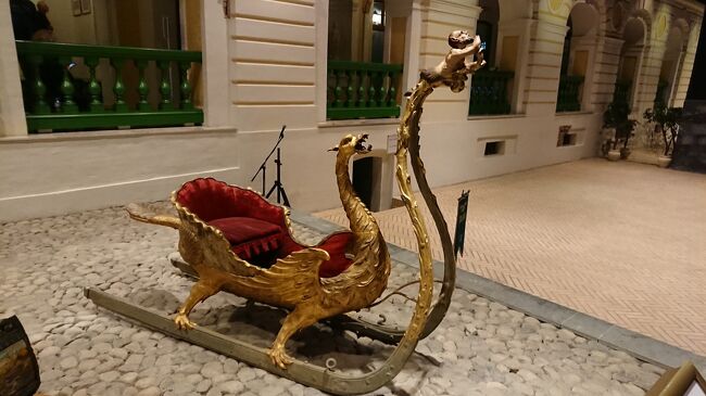 これはそりでしょうが分かりません<br />先端に口を開けた耳の大きい悪魔みたいなのが付いてます。魔除けでしょうか