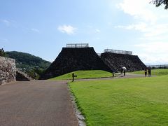 天守台の跡。お城が建てられていた当時の姿がそのまま残っています。