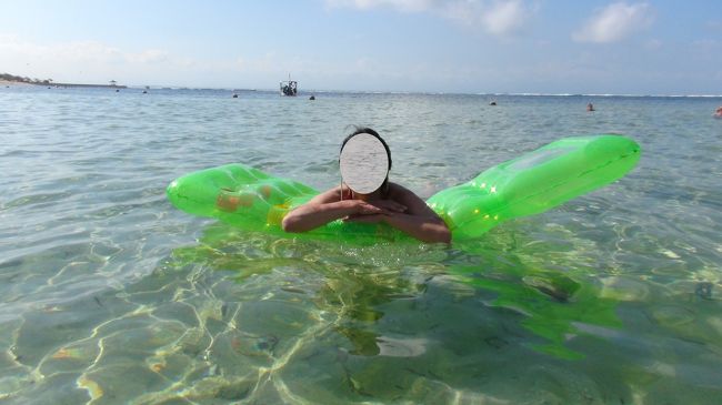 プールみたいに穏やかなビーチです。