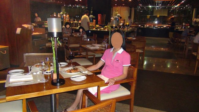 滞在２日目の夕食はホテルのバフェにしました。