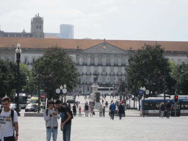 リベルダーデ広場からのインターコンチネンタルホテル。