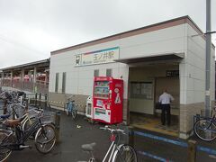 玉ノ井駅の駅舎。
名鉄の小さな駅は、このような箱形の駅舎が多い。