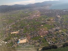 ●ANA1644便から

定刻通り、松山をテイクオフ。
重信川上空、松前、伊予市方面。
何だか、だいぶ、田んぼがへったなぁ。