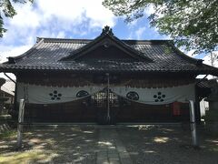 そして、松本城のほぼ裏手にある松本神社へ…

御朱印をいただきに来たのですが、普段は無人だそうです。
御朱印は、毎年7月10日11日の例大祭の時にのみ社務所が開いており、書き置きの御朱印が頂けるそうです。
