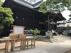 お腹もいっぱいになったので、街の散策へ…

まずは四柱神社へ…
四つの神様が祀られており、商売繁盛、学業成就、家内安全、健康寿命の全ての願いを叶えてくれる、という意味で「願いごとむすびの神」として有名。
長野県内の神社の中で、最も願いが叶いやすいパワースポットだそうです。
では、わたしのお願い…よろしくお願いしますｗ