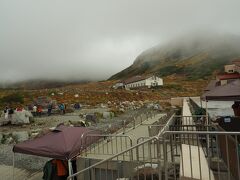 ターミナルを出ると、雲が多くいまいち。