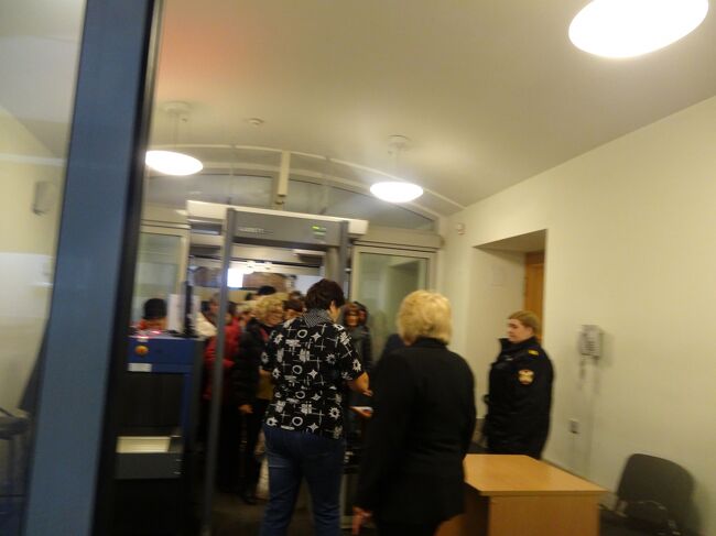 そのまま入ろうとしたけど水はやっぱりダメだって