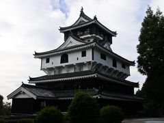 岩国城
1608年に吉川広家によって築城されました
1615年に幕府の一国一城令によって取り壊しとなり
1962年に現在の天守が外観復元されました

内部は資料館になっています